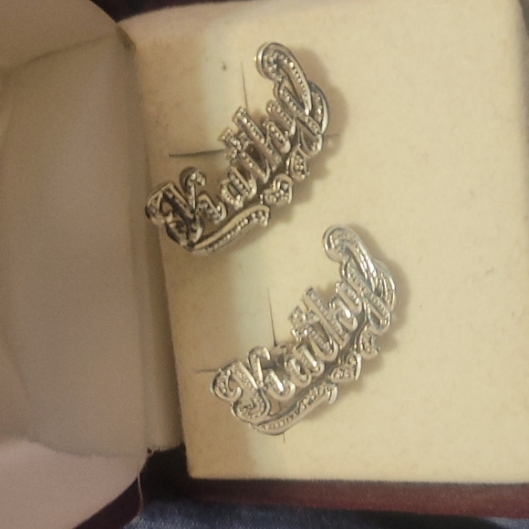 Earring - Picture 3 of 4